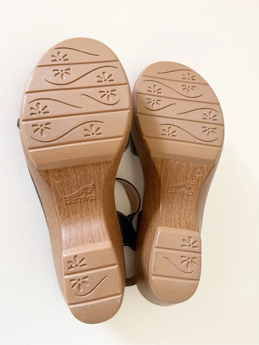 Dansko Shoes Clogs Metallic Gray Slingback Sandal with Wood-Look Wedge 10